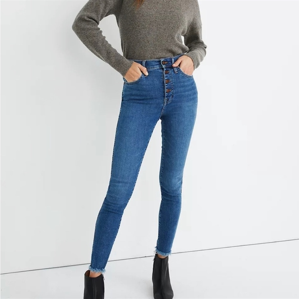 Madewell 10” high rise skinny stressed button up size 25 button up
Stretchy
